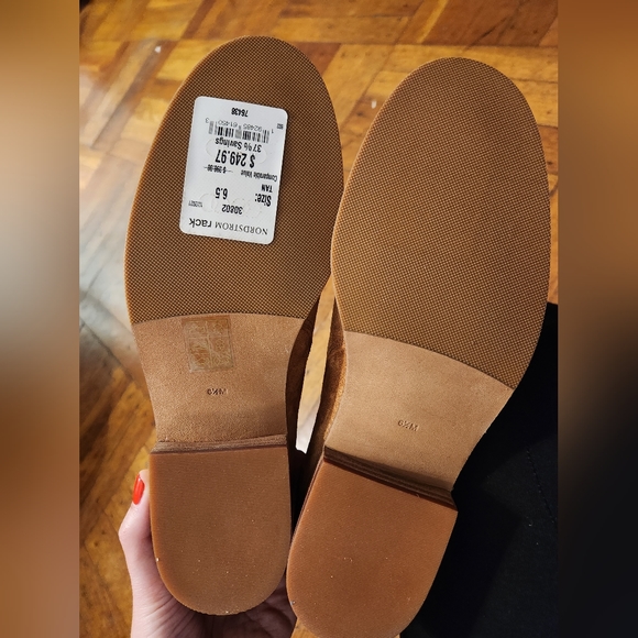 NWOT Tory Burch Tan Suede Ankle Boots 6.5 - Picture 4 of 7